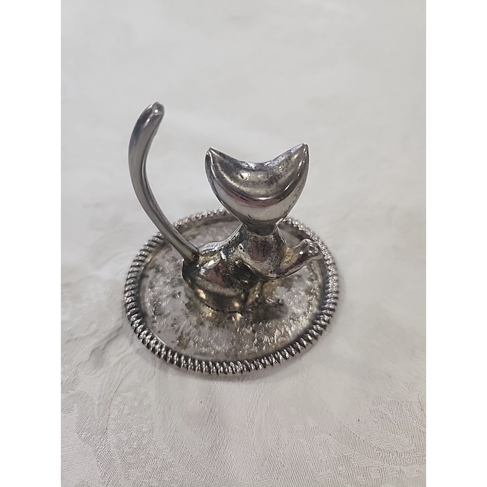 Vintage Mid Century Silver Plated Cat Figurine Ring Holder on Etched Tray 3.5" - Picture 3 of 8